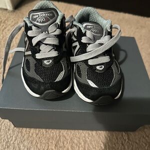 New Balance 990v6 Infant Boys Black and Gray Sneakers